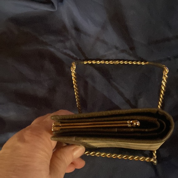** SALE. **
Burberry EUC KissLock Wallet COA,Dust bag,care card - Picture 12 of 16
